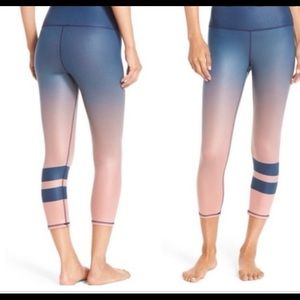 ALO High-Waist Airbrush Capris (Size Medium)